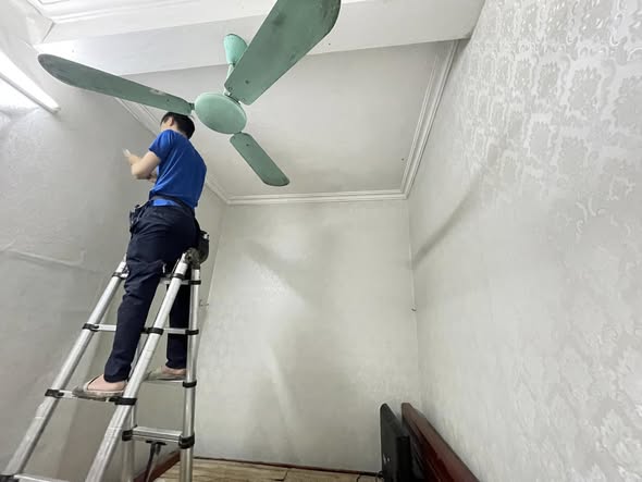 Kỹ thuật d&ugrave;ng keo d&aacute;n chuy&ecirc;n dụng cho tường nhựa nano